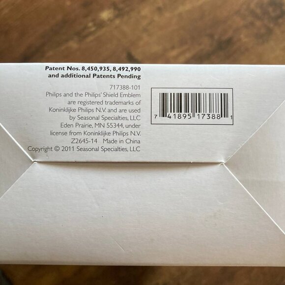 Philips Holiday Season 60-Count Indoor / Outdoor LED Mini Christmas Lights - Picture 8 of 9